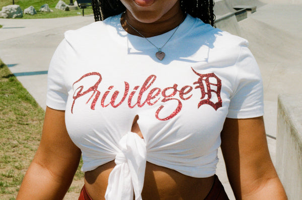 CLASSIC CREWNECK T-SHIRT